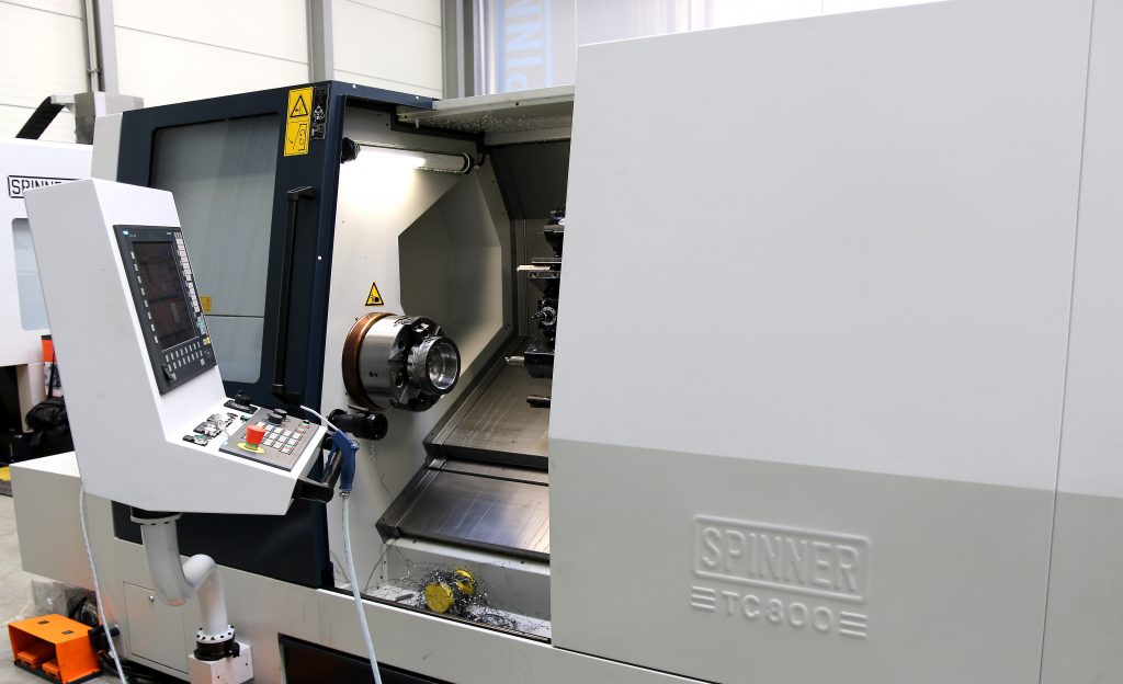 Auf der kompakten und leistungsstarken CNC-Universaldrehmaschine TC800 können Anwender Drehteile mit Durchmessern bis 800 und Längen bis 1.500 Millimeter fertigen.