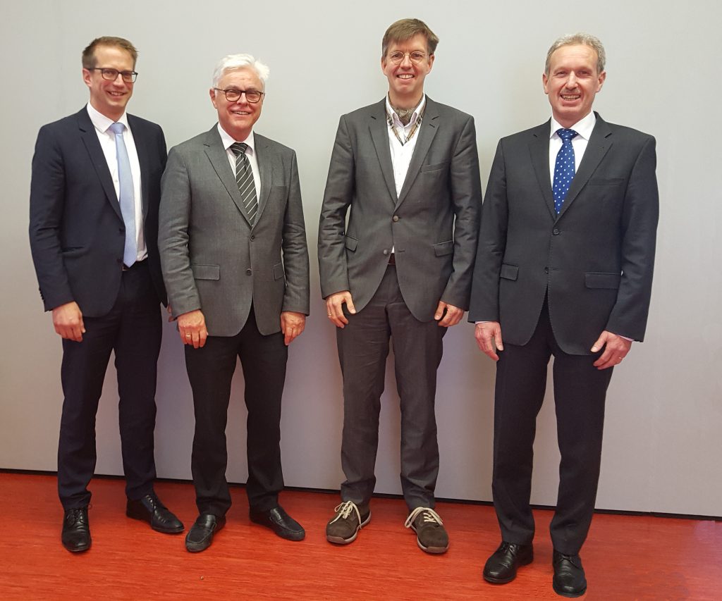  Der Vorstand der Technologie-Initiative SmartFactory KL e.V. (v.l.n.r.): Dr. Thomas Bürger, Prof. Dr. Detlef Zühlke (Vorsitzender), Andreas Huhmann, Klaus Stark.