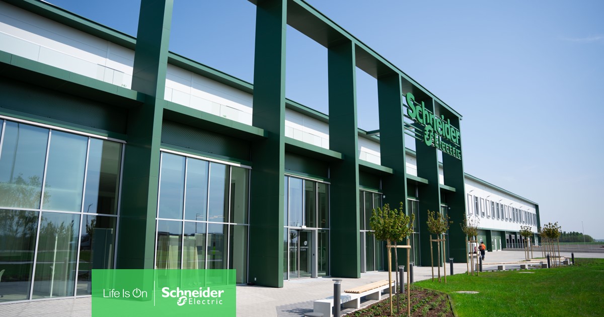 Schneider Electric eröffnet Smart Factory in Ungarn
