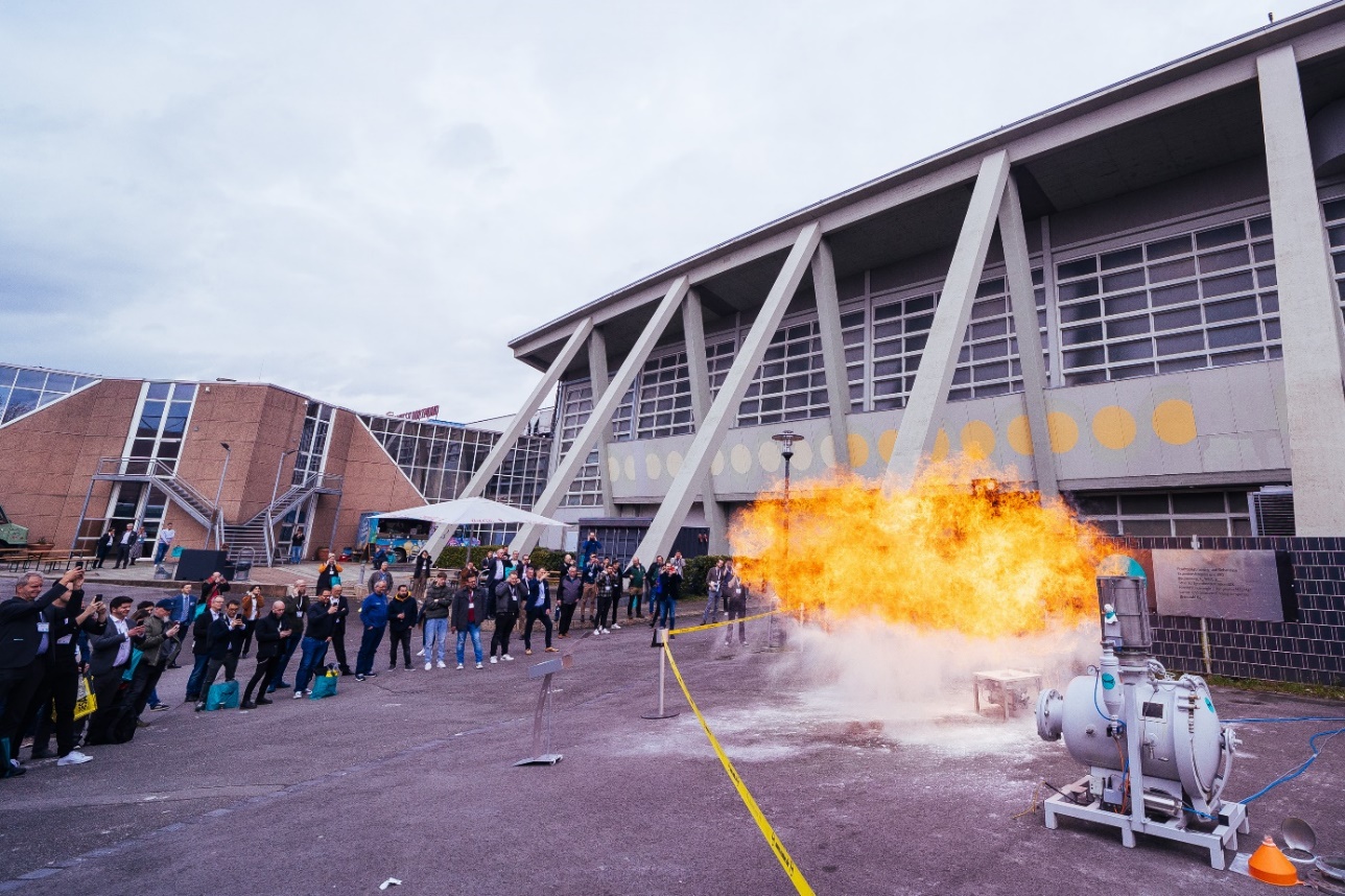 Die Fachmessen Solids & Recycling-Technik Dortmund bieten im Herbst 2024 ein bestechendes Gesamtprogramm mit topaktuellen Schwerpunkten, spannenden Vorträgen, einem modernen Hackathon und explosiven Live-Events.